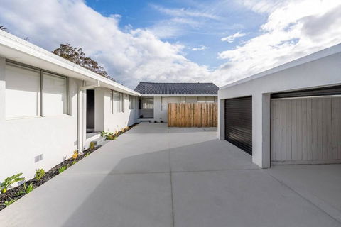A Private Hideaway With Large Backyard And CarParks - Accommodation Port Macquarie 4