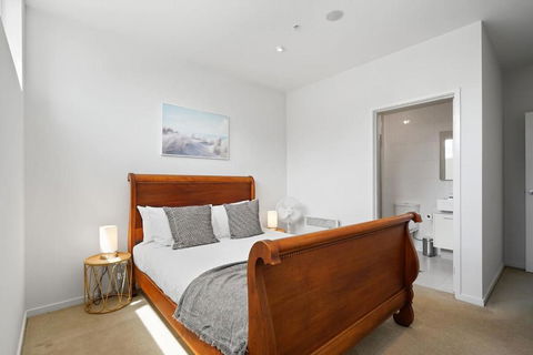 A River-side 2bdm Footscray Oasis + Parking - Accommodation Port Macquarie 3