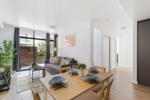 A Spacious 2BR Apt With A Courtyard & FREE Parking - Accommodation Port Macquarie 0