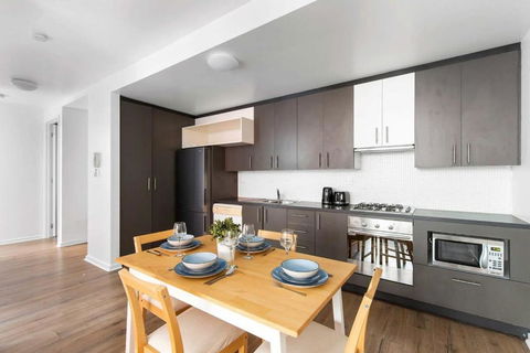 A Spacious 2BR Apt With A Courtyard & FREE Parking - Accommodation Port Macquarie 3