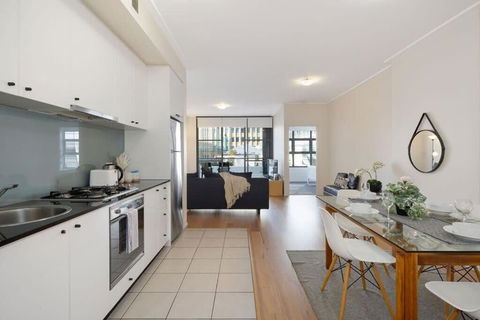 A Stylish & Bright Suite Next To Darling Harbour - Accommodation Port Macquarie 1