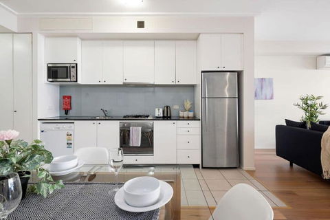 A Stylish & Bright Suite Next To Darling Harbour - Accommodation Port Macquarie 4