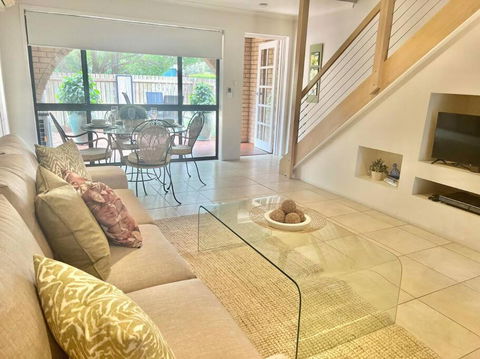 A Touch Of Lux In The Redlands! - Accommodation Port Macquarie 0