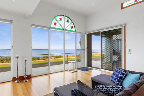 Absolute Bay Frontage With Open Fire And Spa Bath - Accommodation Port Macquarie 4