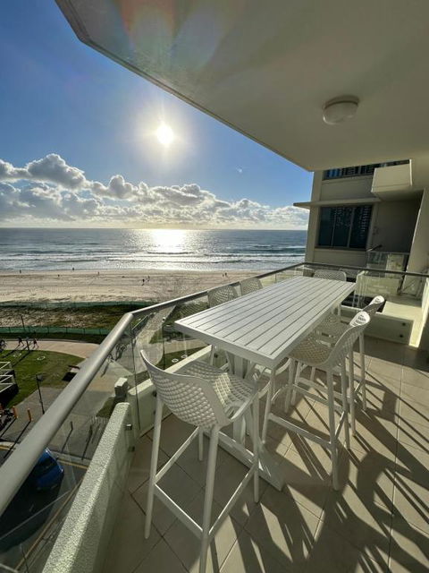 Absolute Beach Frontage Two Bedroom - Accommodation Port Macquarie 4