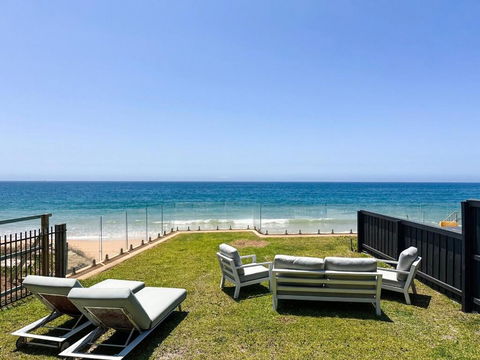 Absolute Beachfront Luxury In Narrabeen - Accommodation Port Macquarie 0