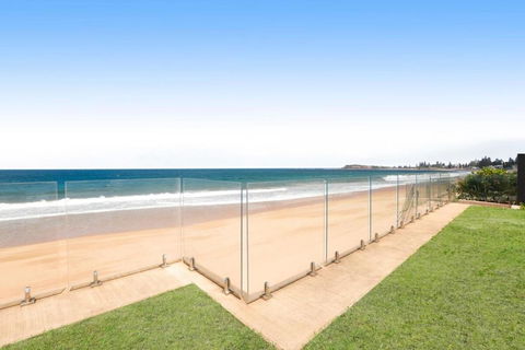 Absolute Beachfront Luxury In Narrabeen - Accommodation Port Macquarie 1