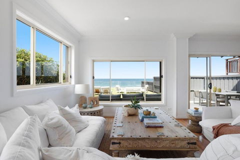 Absolute Beachfront Luxury In Narrabeen - Accommodation Port Macquarie 3