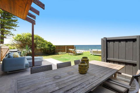 Absolute Beachfront Luxury In Narrabeen - Accommodation Port Macquarie 2