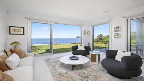 Absolute Beachfront On Stunning Pearl Beach - Accommodation Port Macquarie 1