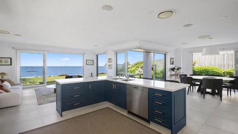 Absolute Beachfront On Stunning Pearl Beach - Accommodation Port Macquarie 2
