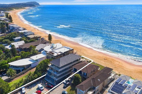 Absolute Beachfront Surf Unit In Terrigal/Wambi - Accommodation Port Macquarie 2