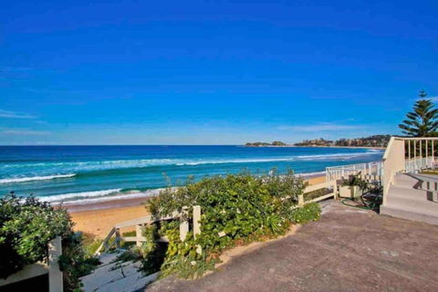 Absolute Beachfront Surf Unit In Terrigal/Wambi - Accommodation Port Macquarie 4