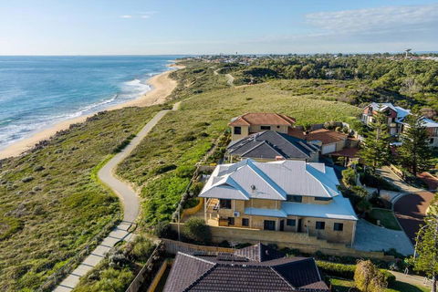 Absolute Oceanfront Escape - Accommodation Port Macquarie 0