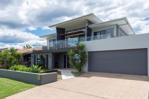 Absolute Waterfront, Amazing Views, Maloneys Beach - Accommodation Port Macquarie 0