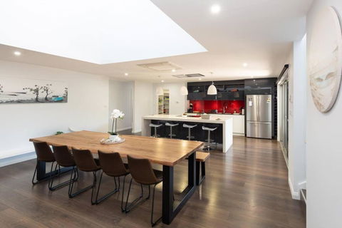 Absolute Waterfront, Amazing Views, Maloneys Beach - Accommodation Port Macquarie 3