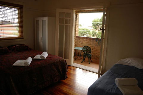 Accommodation Sydney Rockdale - 2 Bedroom Pet Friendly Budget Apartments With Balconies - Accommodation Port Macquarie 3