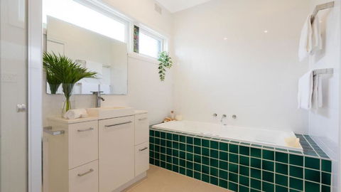 Adelong - Accommodation Port Macquarie 3