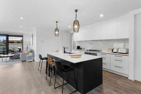 ADELPHI In The Point - Accommodation Port Macquarie 1