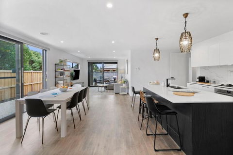 ADELPHI In The Point - Accommodation Port Macquarie 3