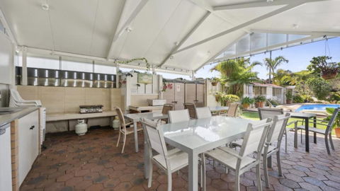 Affordable, Pool, Spa, Beach, Bbq, Sleeps 4 - Accommodation Port Macquarie 3