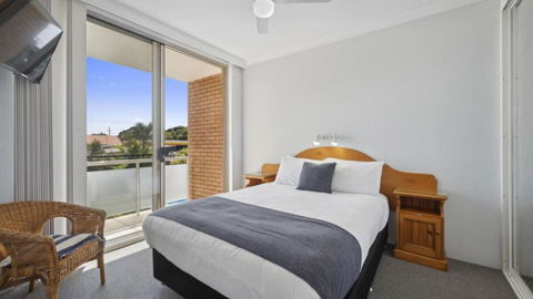 Affordable, Pool, Spa, Beach, Bbq, Sleeps 4 - Accommodation Port Macquarie 4