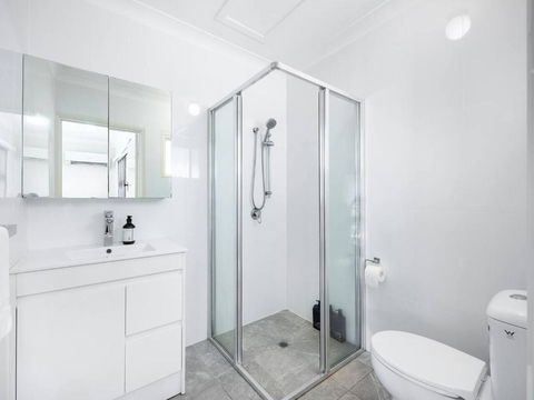 Affordable Studio Steps From UQ Shops And Transit - Accommodation Port Macquarie 4
