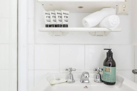 Acland Central Studio - A Cosy St Kilda Escape - Accommodation Port Macquarie 3