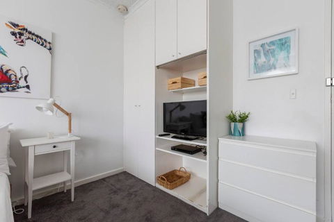 Acland Central Studio - A Cosy St Kilda Escape - Accommodation Port Macquarie 4