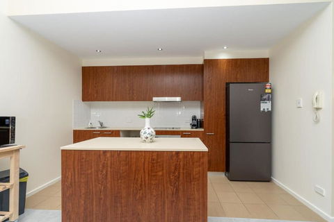 Absolutely Spacious APT Unit Between ANU And City - Accommodation Port Macquarie 3