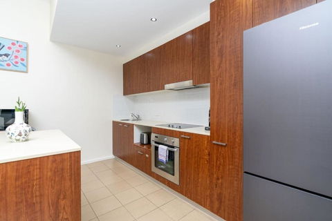 Absolutely Spacious APT Unit Between ANU And City - Accommodation Port Macquarie 4