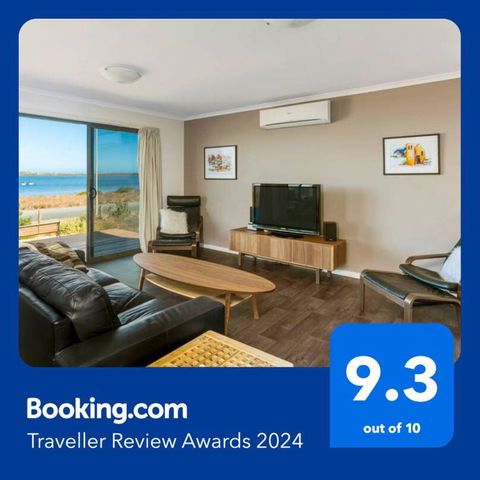 Absolute Waterfront Views And Kayaks - Accommodation Port Macquarie 3