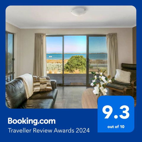 Absolute Waterfront Views And Kayaks - Accommodation Port Macquarie 1