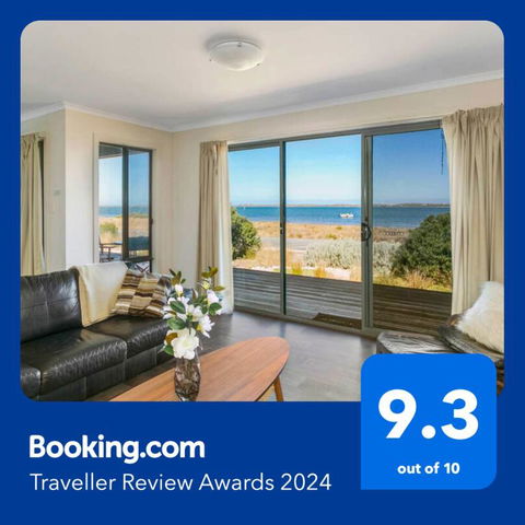 Absolute Waterfront Views And Kayaks - Accommodation Port Macquarie 2