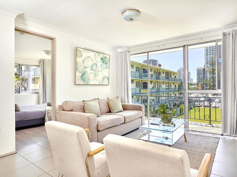 Affordable Accommodation In The Heart Of Surfers Paradise - Accommodation Port Macquarie 0