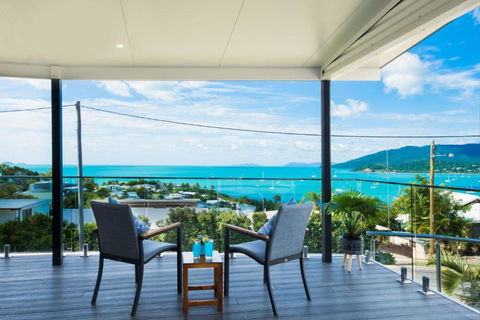 Airlie Blue On Blue - Accommodation Port Macquarie 1