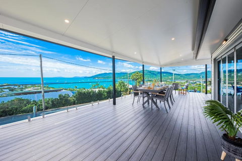 Airlie Blue On Blue - Accommodation Port Macquarie 2