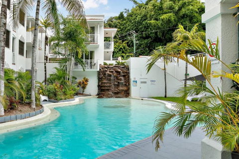 Alassio Poolside Resort - Palm Cove Beachfront Oasis - Accommodation Port Macquarie 0