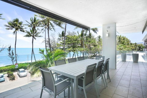 Amaroo - Luxury Apartment Overlooking The Coral Sea - Accommodation Port Macquarie 1
