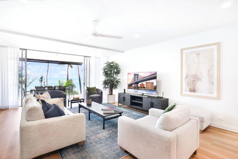 Amaroo - Luxury Apartment Overlooking The Coral Sea - Accommodation Port Macquarie 3