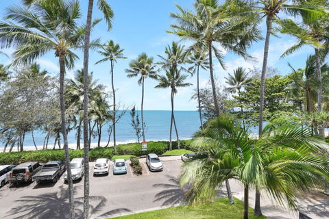 Amaroo - Luxury Apartment Overlooking The Coral Sea - Accommodation Port Macquarie 2