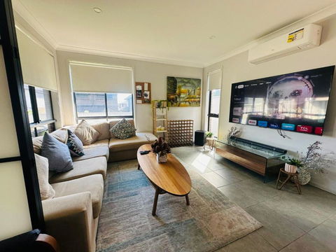 Amazing Air Austral With AC And Built-in Wardrobe - Accommodation Port Macquarie 1