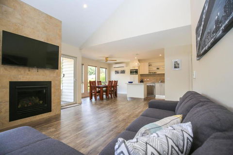 Amber Mist Villa - Two - Accommodation Port Macquarie 2