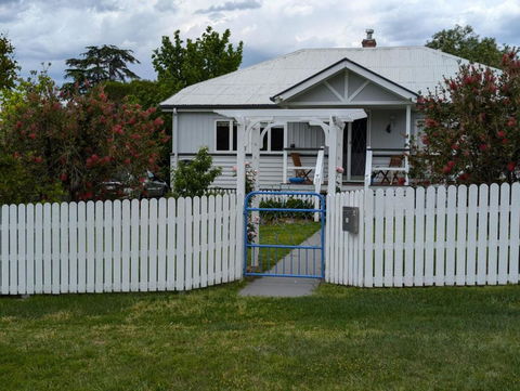 Amiens Cottage. Queenslander, Charming, Central. - Accommodation Port Macquarie 3