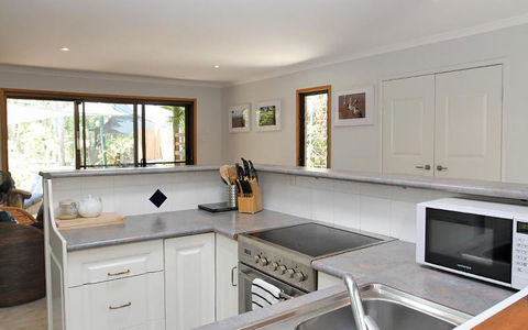 AMITY BEACH BUNGALOW - Accommodation Port Macquarie 3