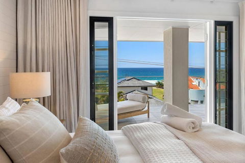 An Oasis By The Beach With Ocean Views Daybed BBQ - Accommodation Port Macquarie 0