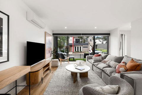 Anchorage Villa - Pet Friendly Marina Townhouse By The Beach - Accommodation Port Macquarie 3