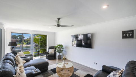 Anchorage Waterfront Unit In Yamba - Accommodation Port Macquarie 3