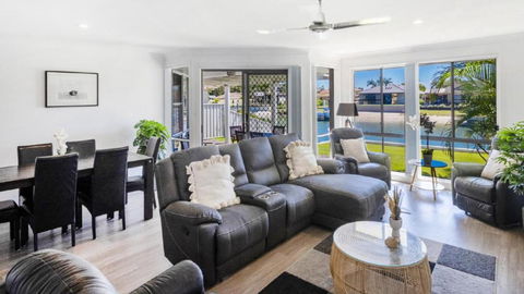 Anchorage Waterfront Unit In Yamba - Accommodation Port Macquarie 2
