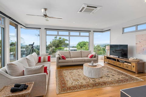 Aires Coastal Beach House Luxury With Ocean Views - Accommodation Port Macquarie 0